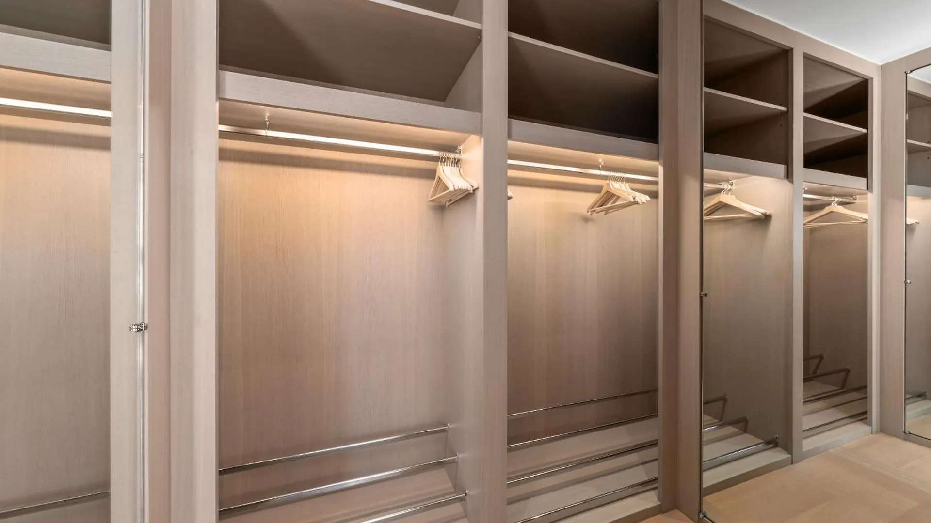 Exclusive 3 Bedroom Luxury Penthouse Cenevre 0*,  İsviçre