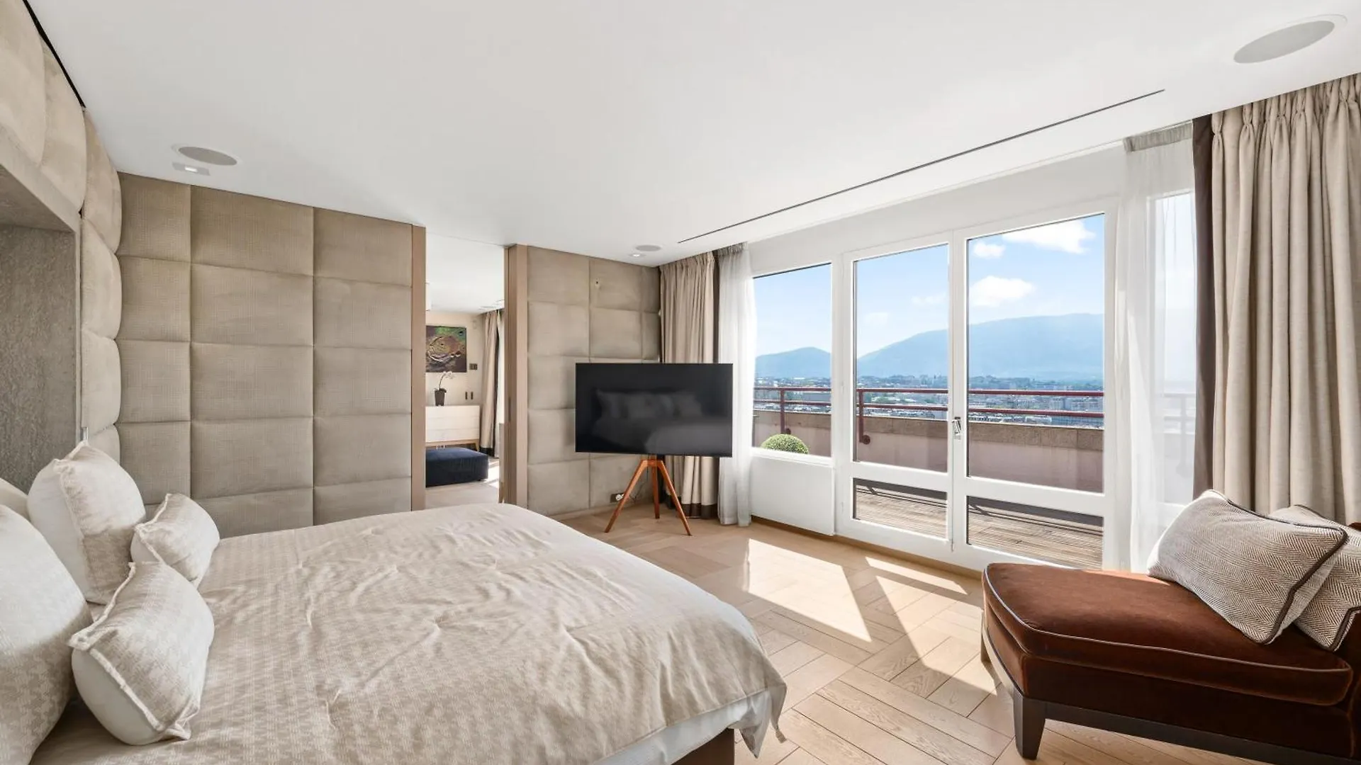 Exclusive 3 Bedroom Luxury Penthouse Cenevre