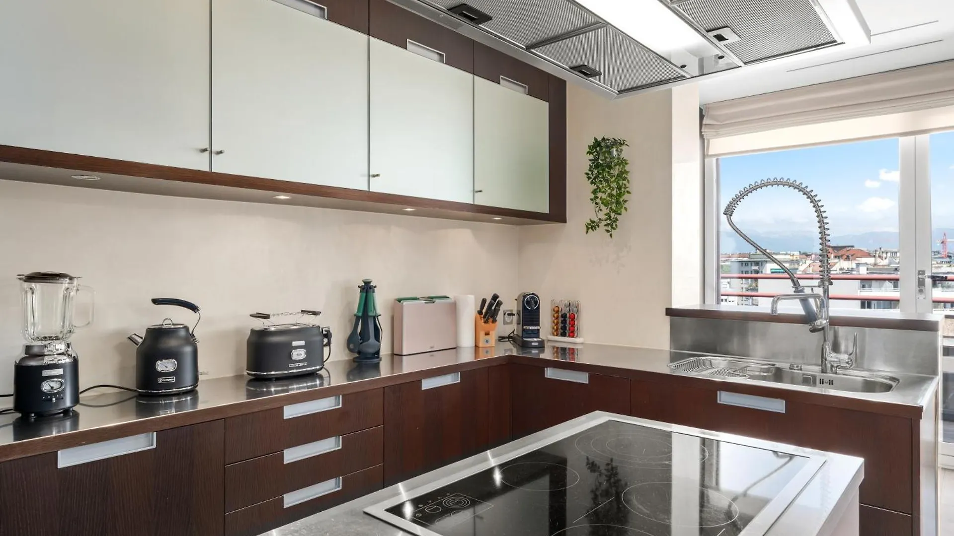Exclusive 3 Bedroom Luxury Penthouse Cenevre